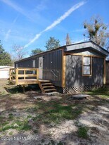 104 Ash St in Hawthorne, FL - Building Photo