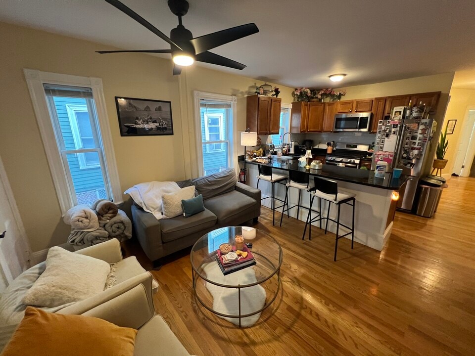 42 Gorham St, Unit 1 in Somerville, MA - Foto de edificio
