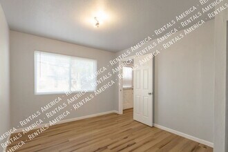 2301 E University Dr in Mesa, AZ - Foto de edificio - Building Photo