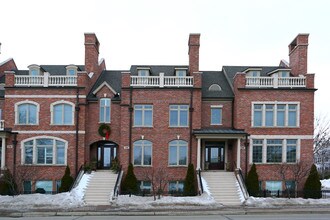 2-66 N Smith St in Palatine, IL - Foto de edificio - Building Photo