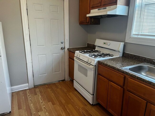 1336 E 76th St in Chicago, IL - Foto de edificio - Building Photo