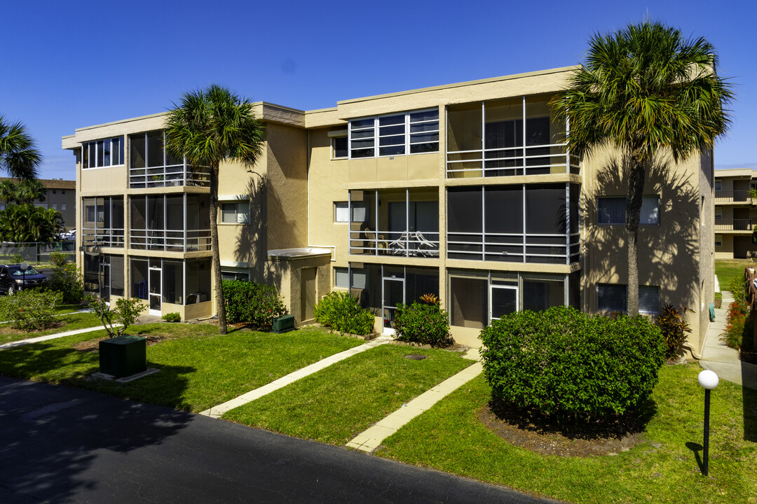 Riverview Condominiums in Melbourne, FL - Foto de edificio