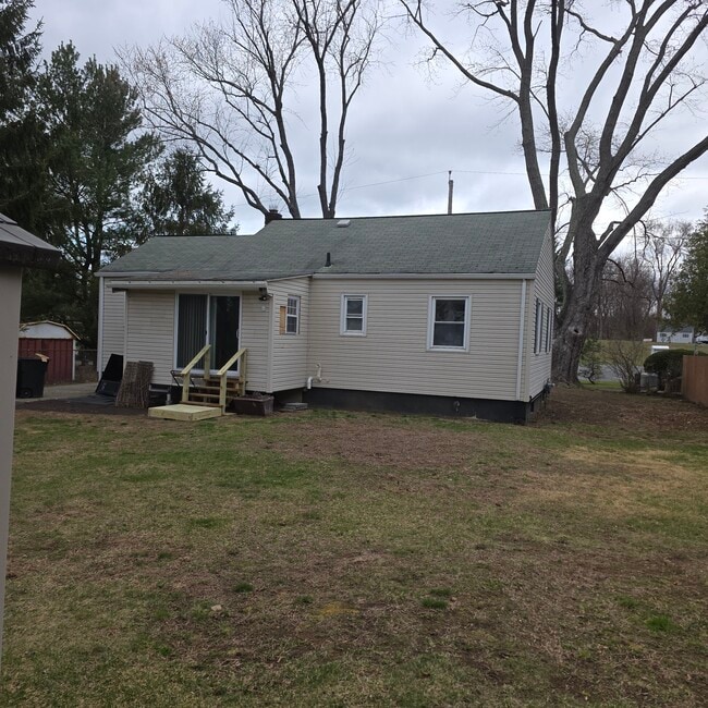 5 Mack Dr in Colonie, NY - Foto de edificio - Building Photo