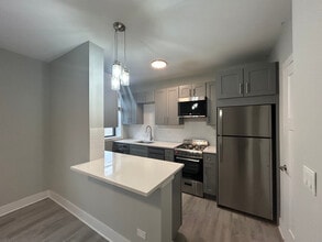 372 Hazel Ave, Unit B5 in Glencoe, IL - Building Photo - Building Photo