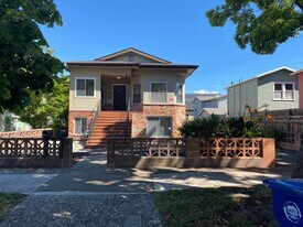 1033 Pacific Ave in Alameda, CA - Building Photo