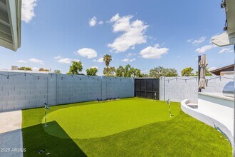 8702 E Clarendon Ave in Scottsdale, AZ - Building Photo - Building Photo