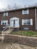 33 Campbell Dr in Parkersburg, WV - Building Photo