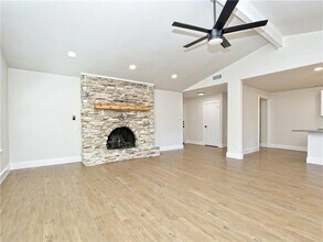 11711 Oak Knoll Dr in Austin, TX - Building Photo - Building Photo