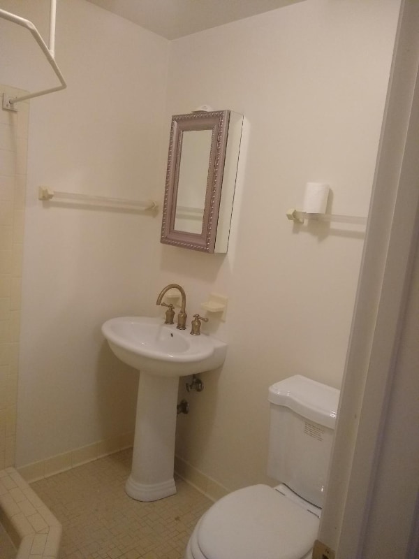 3311 Goldsboro Pl in Falls Church, VA - Foto de edificio - Building Photo