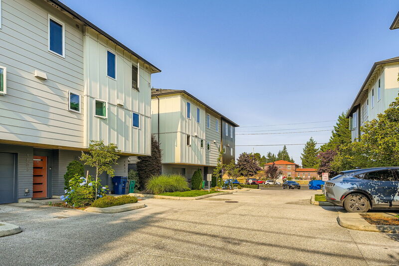1815 SW 96th Ln in Seattle, WA - Building Photo