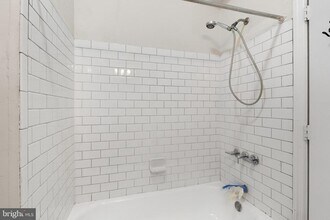 240 W Girard Ave in Philadelphia, PA - Building Photo - Building Photo