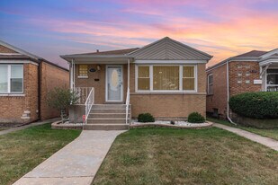 3517 W 76th St in Chicago, IL - Building Photo