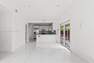6432 SW 33rd St in Miami, FL - Building Photo - Building Photo