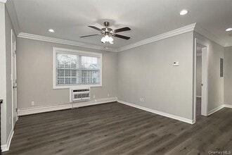 20 Westgate Dr in Bohemia, NY - Building Photo - Building Photo