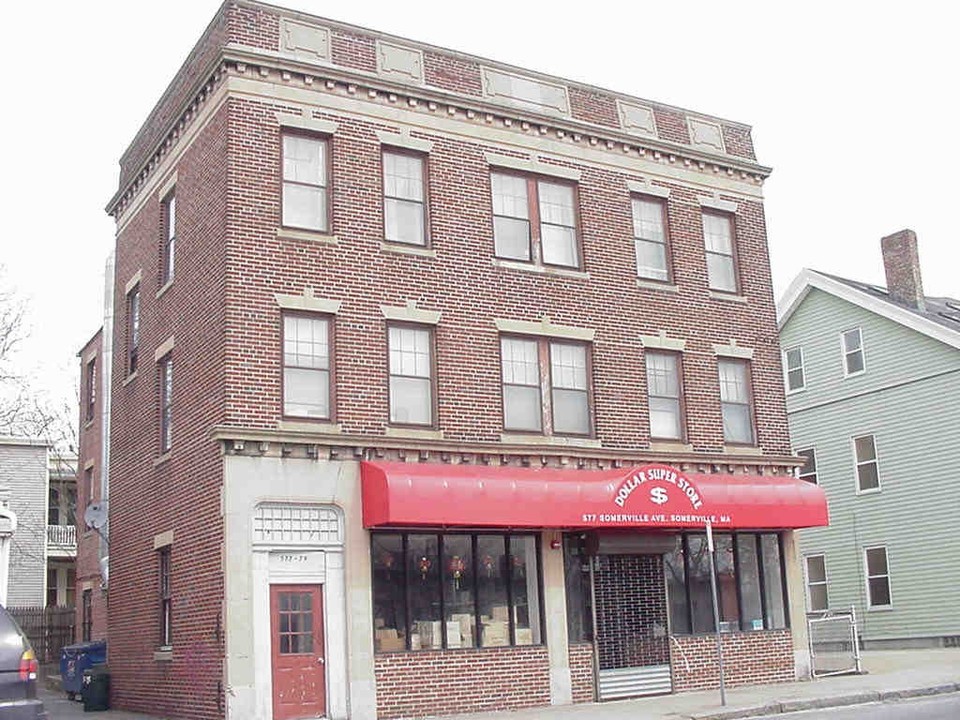 577 Somerville Ave in Somerville, MA - Foto de edificio