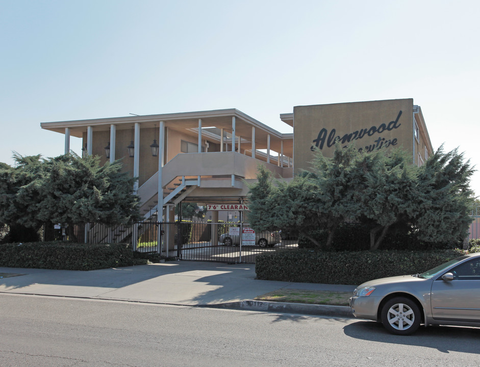 Alonwood Executive Apartments in Bellflower, CA - Foto de edificio