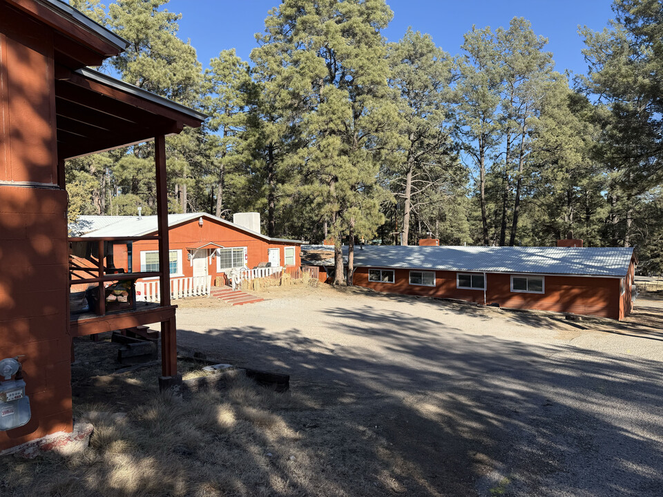 Woodlands Cabins in Ruidoso, NM - Foto de edificio