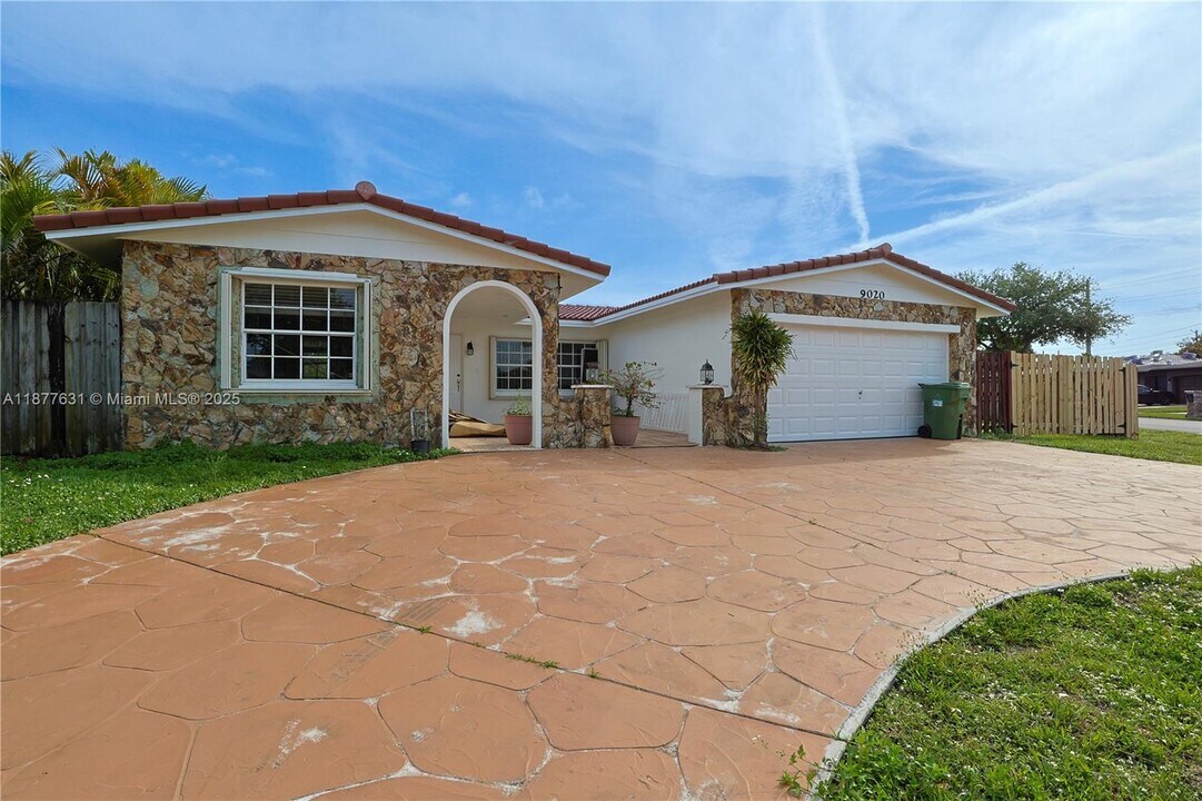 9020 NW 21st Ct in Pembroke Pines, FL - Building Photo