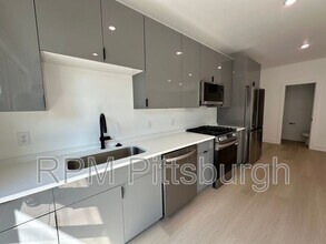1403 Sarah St in Pittsburgh, PA - Building Photo - Building Photo