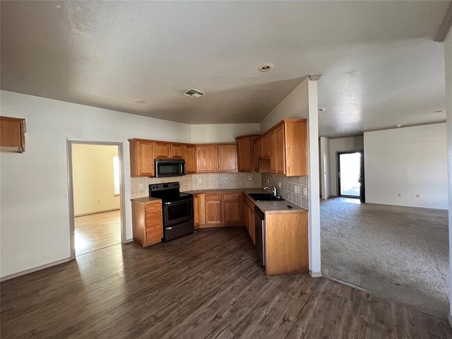 11234 Queen Anne Ave in Oklahoma City, OK - Building Photo - Building Photo