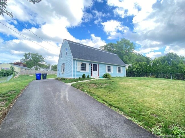 28 Grove Pl in Danbury, CT - Building Photo - Building Photo