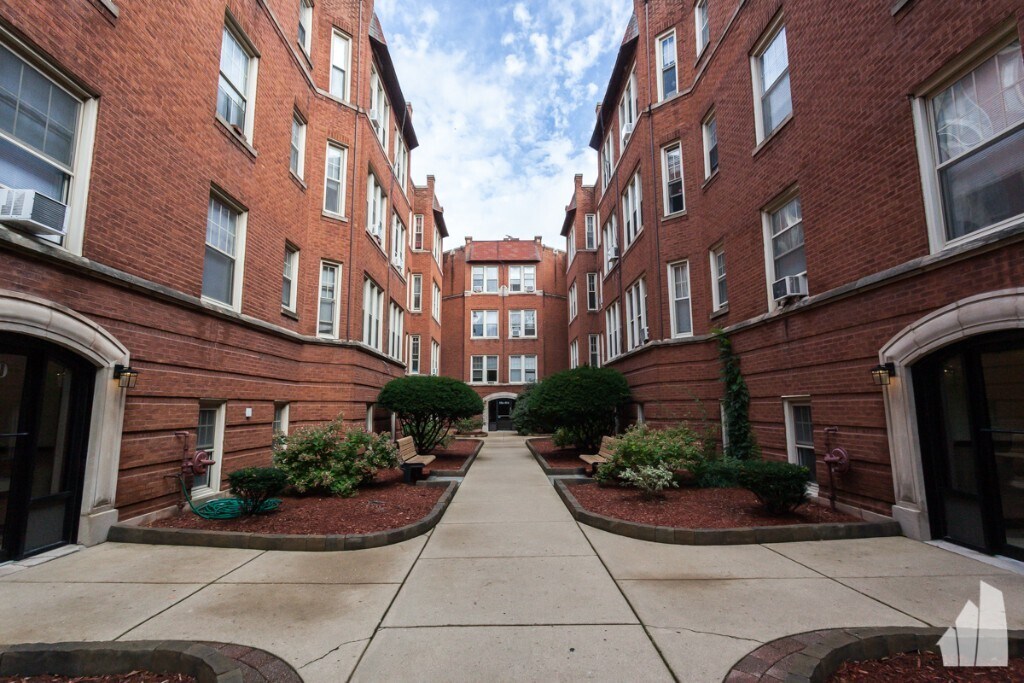 622 W Aldine Ave, Unit #2W in Chicago, IL - Foto de edificio