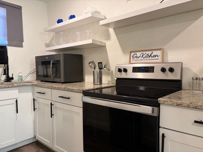 2722 14th Ave S in St. Petersburg, FL - Foto de edificio - Building Photo