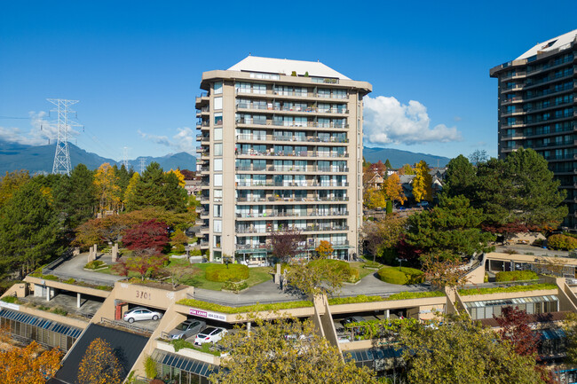 Boundary View in Burnaby, BC - Building Photo - Building Photo