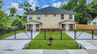 2430 Dolly Wright St in Houston, TX - Building Photo