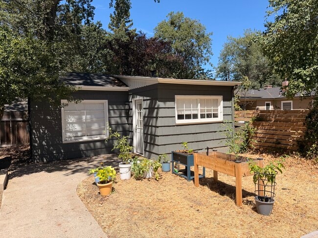 property at 705 S Oakdale Ave