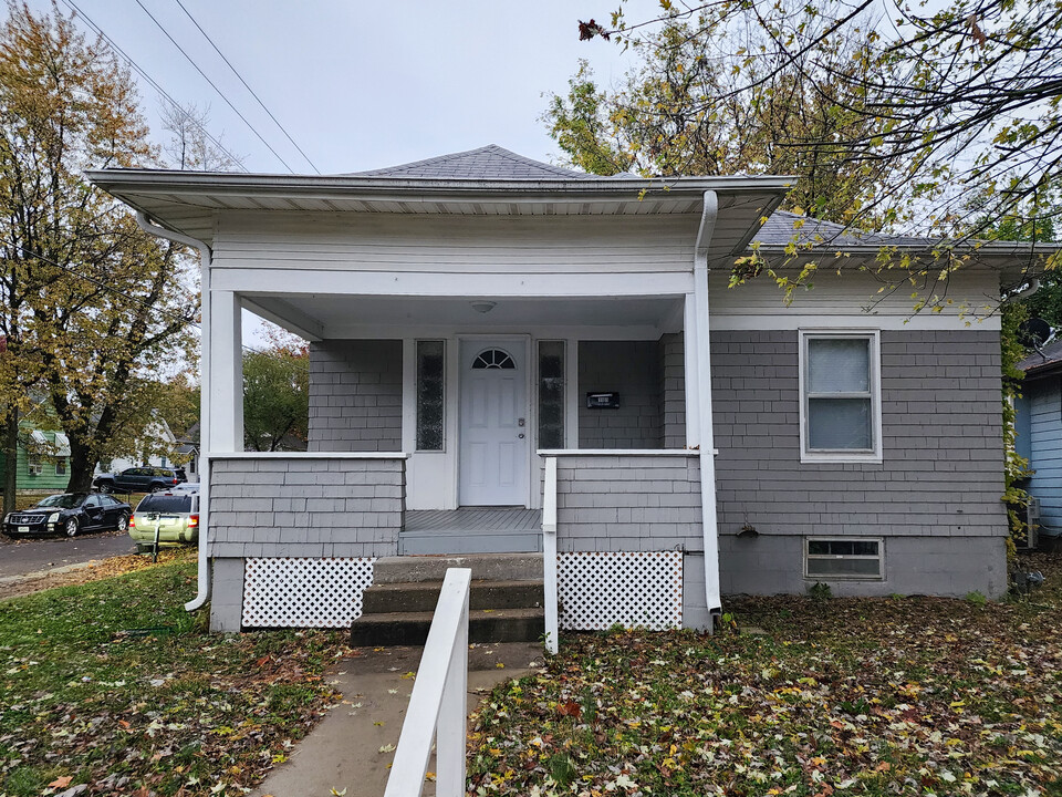 1101 S Moniteau Ave in Sedalia, MO - Building Photo