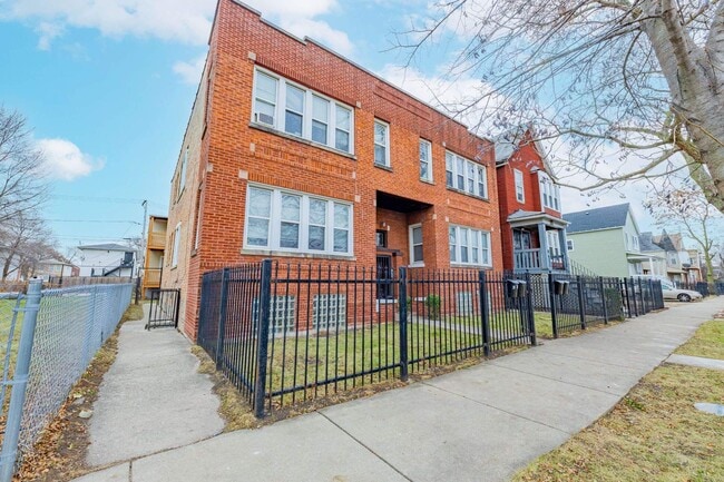 property at 6211 S Loomis Blvd