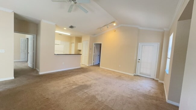2452 57th Cir in Vero Beach, FL - Building Photo - Building Photo