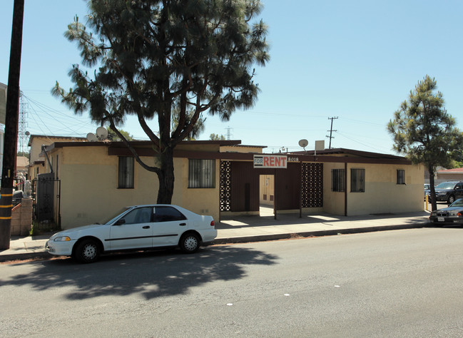 8018 Garfield Ave in Bell Gardens, CA - Foto de edificio - Building Photo