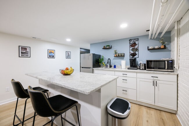 7218 Monument Ave, Unit 1 in Richmond, VA - Building Photo - Building Photo