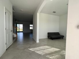 2585 Kona Wy in Naples, FL - Building Photo