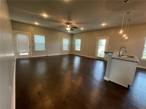 3915 SW Peachwood Dr in Bentonville, AR - Foto de edificio - Building Photo