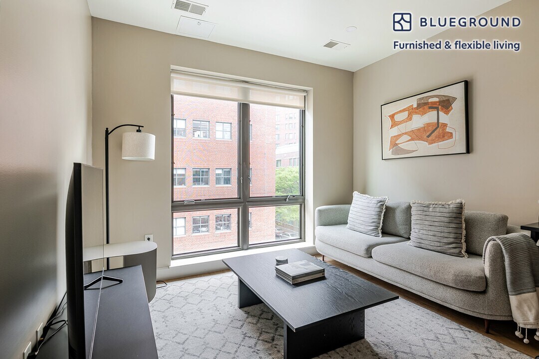 33 Rogers St in Cambridge, MA - Building Photo