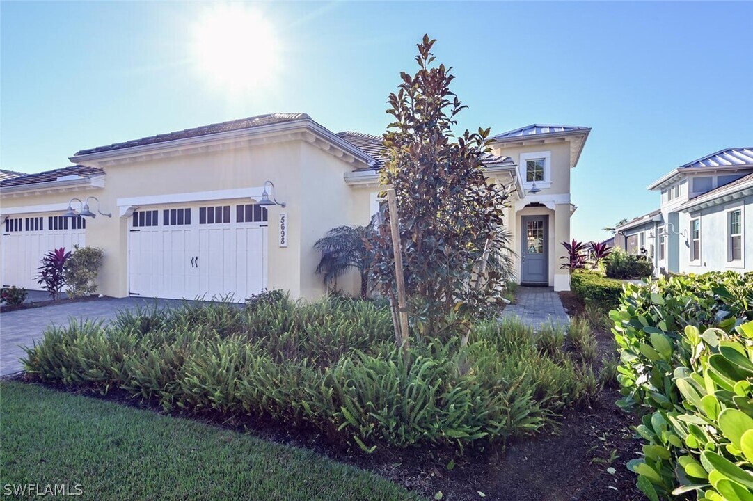 5698 Elbow Ave in Naples, FL - Building Photo