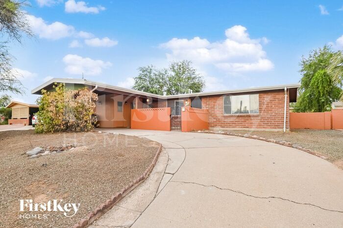 8940 E Pine Valley Dr in Tucson, AZ - Building Photo
