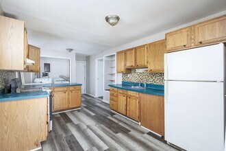 621 E Meyers Ave in Hazel Park, MI - Building Photo - Building Photo