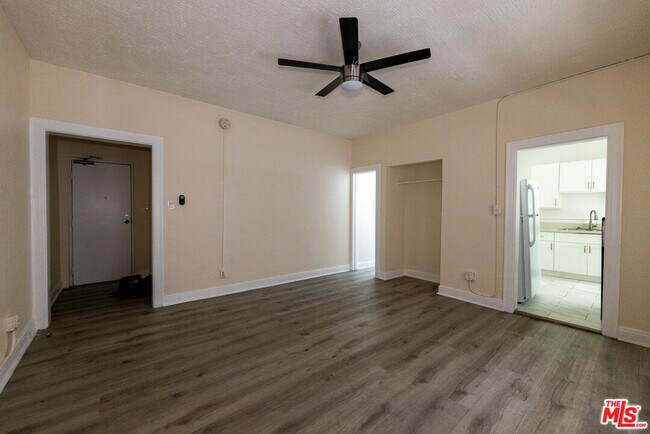 661 Shatto Pl in Los Angeles, CA - Building Photo - Building Photo