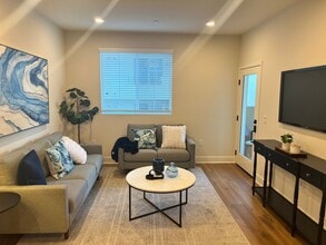 927 Deep Valley Dr in Rolling Hills Estates, CA - Building Photo - Building Photo