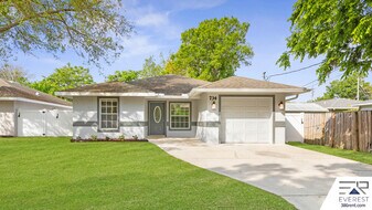 734 Flora St in Daytona Beach, FL - Building Photo