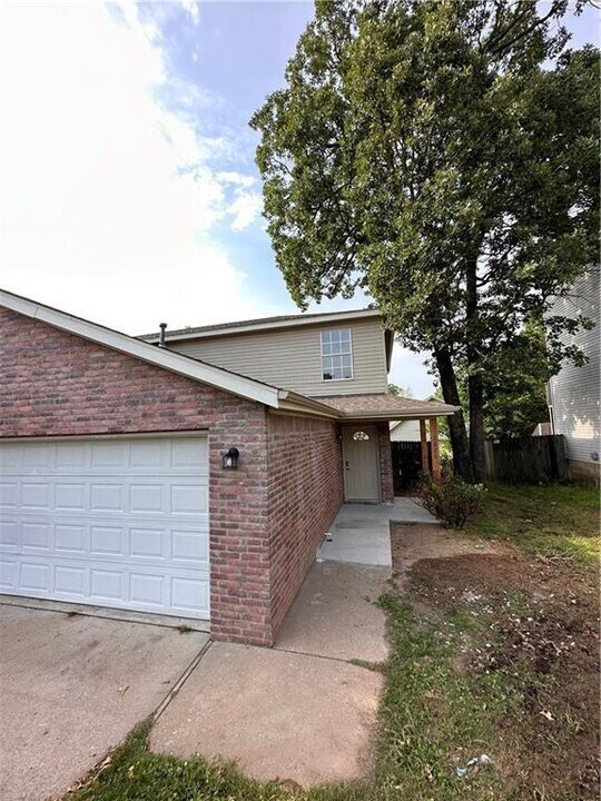 2224 E Cinnamon Way in Fayetteville, AR - Building Photo