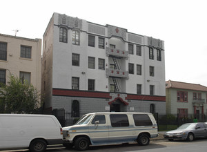 250 S Kenmore Ave in Los Angeles, CA - Foto de edificio - Building Photo