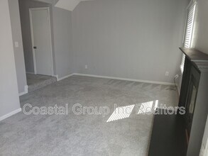 2449 Reagan Ave in Virginia Beach, VA - Building Photo - Building Photo