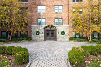 Vernon Manor in Mount Vernon, NY - Building Photo - Building Photo