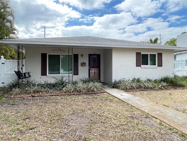126 18th Ave NE in St. Petersburg, FL - Building Photo - Building Photo