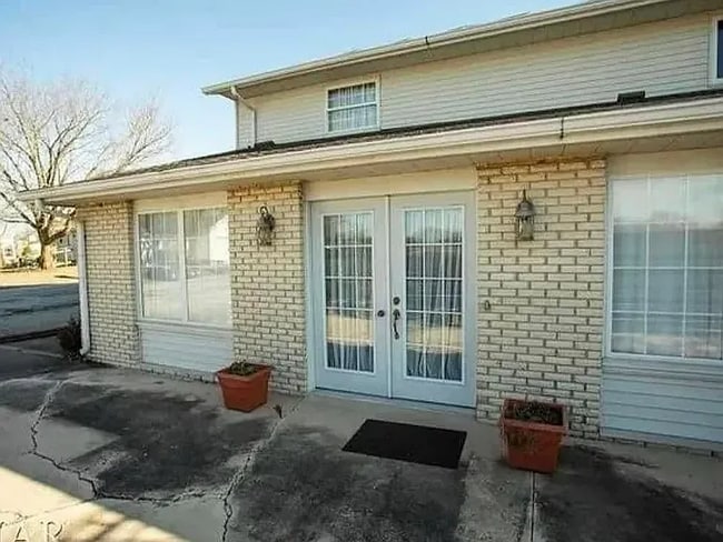 property at 602 S Chicago St